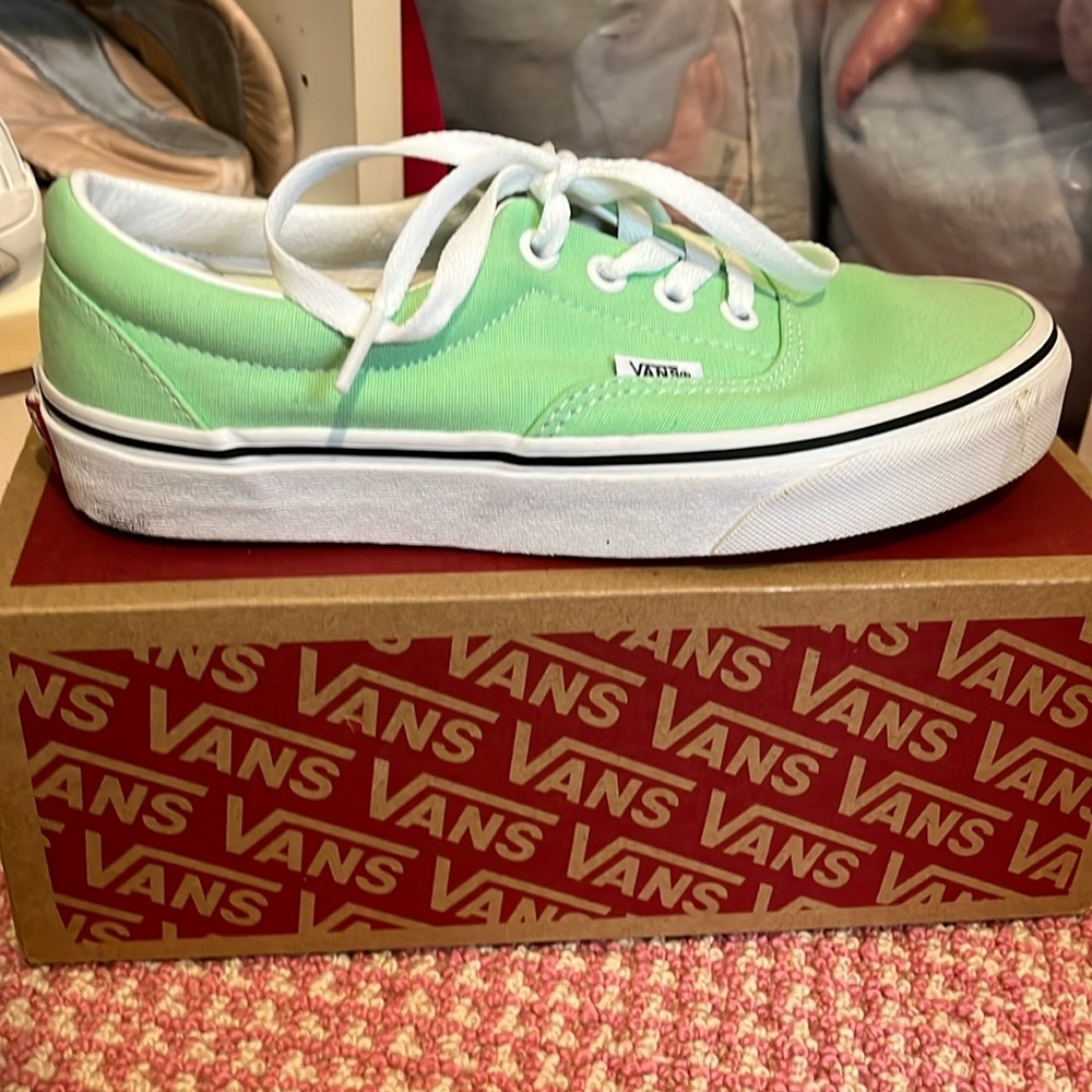 NWT Vans Era Size 6